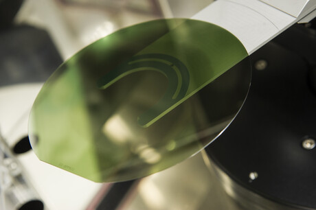 STMicroelectronics unveils 200 mm silicon carbide wafers