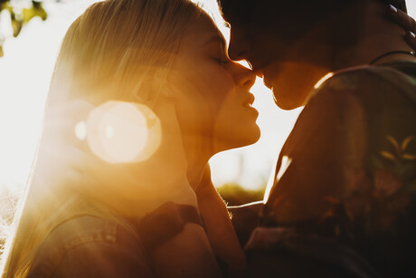 Exposure to sunlight enhances romantic passion