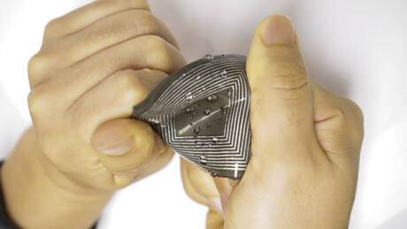 Bioelectronic device powered by body motion