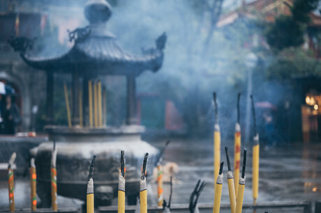 Some incense-burning temples don&#39;t meet air quality standards