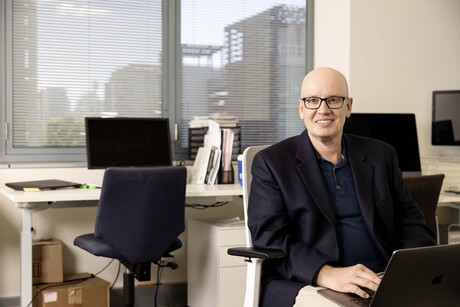 COVID-19 pioneer awarded PM&#39;s Prize for Science