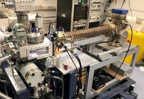 Building a microscope that sees with helium