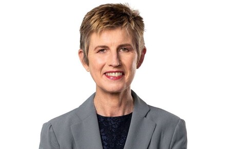 Engineers Australia CEO receives prestigious Women in Industry award Engineers Australia CEO receives prestigious Women in Industry award
