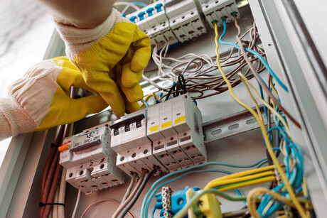 Safety alert issued over unlicensed electrical testing
