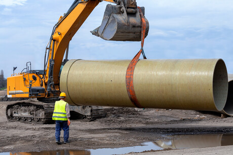 Mobile plant lifting incident prompts safety warning