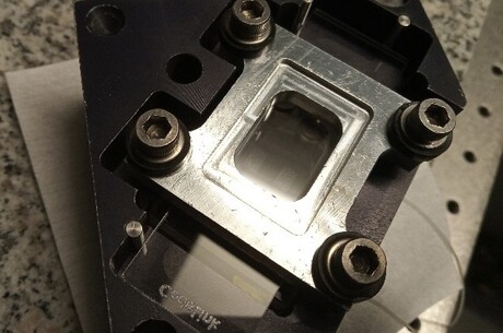 Simple synthesis of RNA microarrays