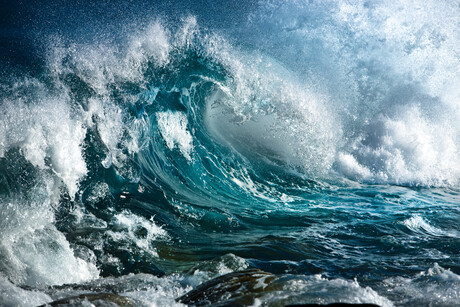 Wave-powered energy a first for Israel&#39;s electricity grid