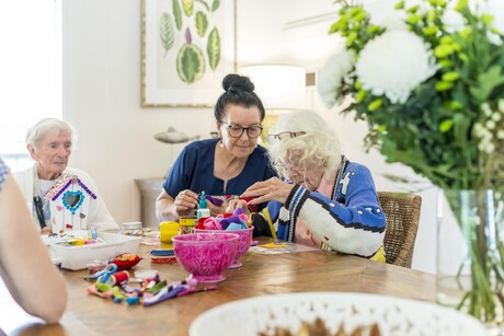 Alzheimer's Qld offering fee-free services throughout spring Alzheimer's Qld offering fee-free services throughout spring