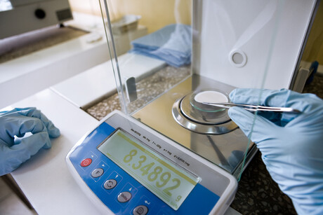 Laboratory scales: which type of display screen is right for me?