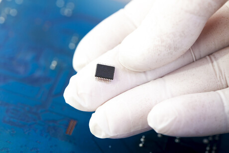 AI powers all-in-one miniature spectrometer