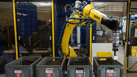 Amazon robot &quot;handles millions of diverse products&quot;