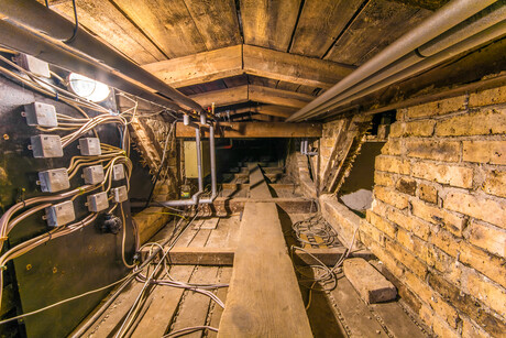 Safety body issues ceiling space warning Safety body issues ceiling space warning
