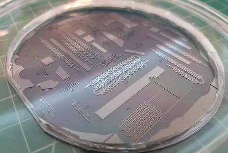 Microfluidic device enables less invasive cancer diagnostics