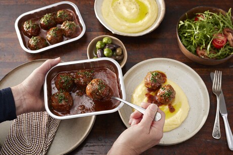 Smooth ramp-up of local production of packaging trays