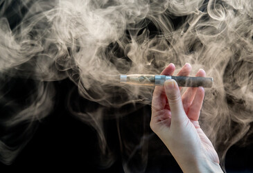 Health Experts' Pros and Cons Against Government E-Cigarette Regulations