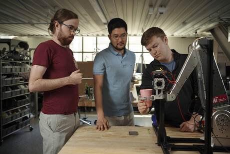 Researchers develop gripper that grasps by reflex Researchers develop gripper that grasps by reflex