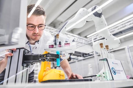 Highly sensitive robot gripper: no need for pneumatics Highly sensitive robot gripper: no need for pneumatics