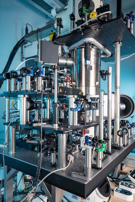Attosecond boost helps microscope film light and matter Attosecond boost helps microscope film light and matter