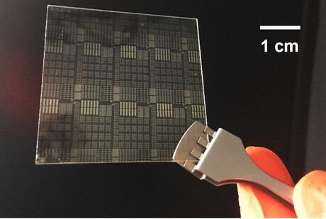 New source-gated transistors to create flexible displays New source-gated transistors to create flexible displays