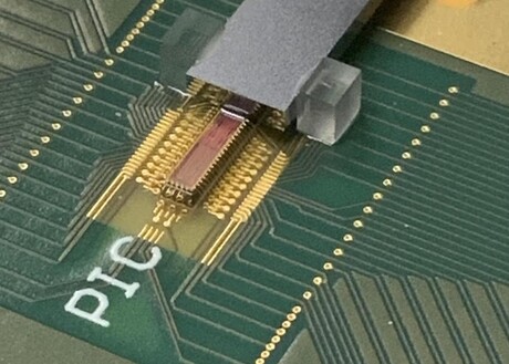 Transferring data with many colours of light Transferring data with many colours of light