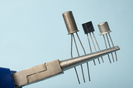 Novel transistor paves the way for advanced neuromorphic computing Novel transistor paves the way for advanced neuromorphic computing