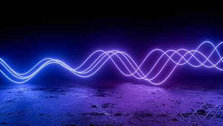 Manipulating electromagnetic waves to cause head-on collisions