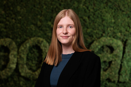 Australian wine industry &quot;swimming&quot; in oversupply