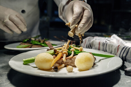 How Australia&#39;s &#39;food detectives&#39; track down outbreaks