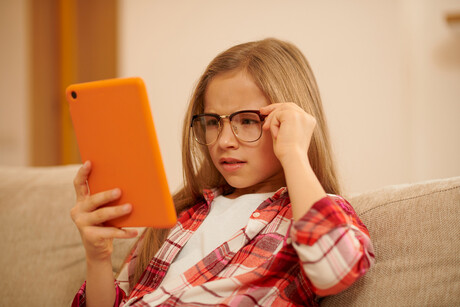 Does too much screen time damage students' eyes? Does too much screen time damage students' eyes?