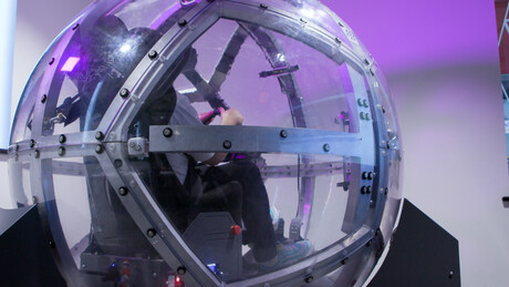 VR motion simulator to enhance educational experiences