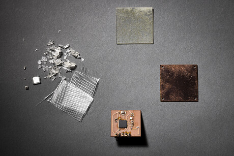 Recyclable circuit board turns to jelly for disassembly