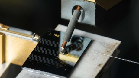 Streamlined microcomb design provides control with the flip of a switch Streamlined microcomb design provides control with the flip of a switch