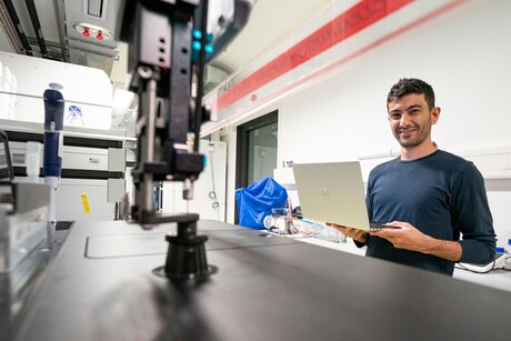 Spectroscopy and machine learning used for health screening