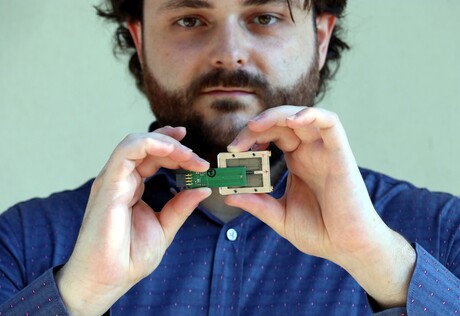 &#39;EPR on a chip&#39; developed to test olive oil and beer quality
