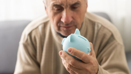 Retirement at risk when people withdraw super early