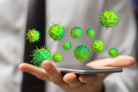 Germs on travellers&#39; phones present a biosecurity risk