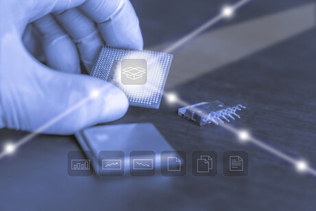 Creating dual waveguides with femtosecond laser writing