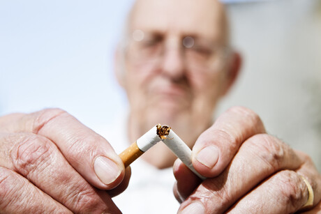 Quitting smoking increases life expectancy even for seniors Quitting smoking increases life expectancy even for seniors