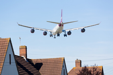 Exposure to aircraft noise linked to poor heart function
