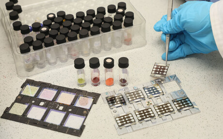 AI aids discovery of solar cell materials