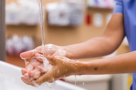 Could slow water flow be risky when handwashing?