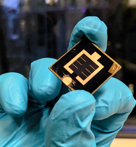 New efficiency benchmark for CIGS–perovskite tandem solar cell New efficiency benchmark for CIGS–perovskite tandem solar cell