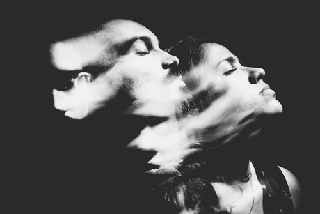 Genetic risk of schizophrenia impacts men and women differently