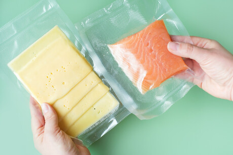 Database of migrating food-contact chemicals