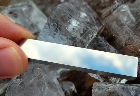 Superelastic alloy functions in extreme temperatures