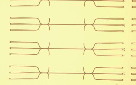 A multimodal light manipulator