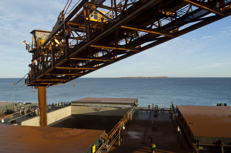 Fortescue to charter an ammonia-powered ore carrier