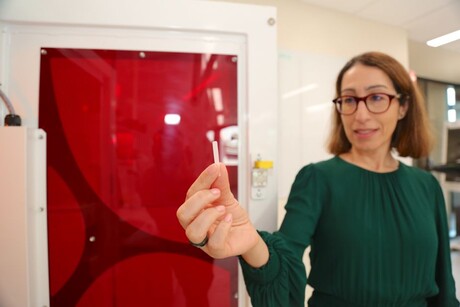 JCU develops 'world first' bendable ceramic JCU develops 'world first' bendable ceramic