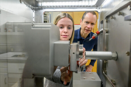 Layered semiconductor shows potential for memory storage Layered semiconductor shows potential for memory storage