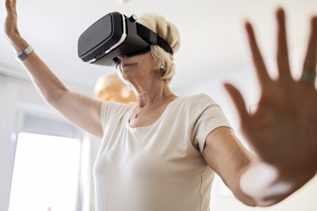 VR headset and a treadmill &mdash; could this combo curb falls?